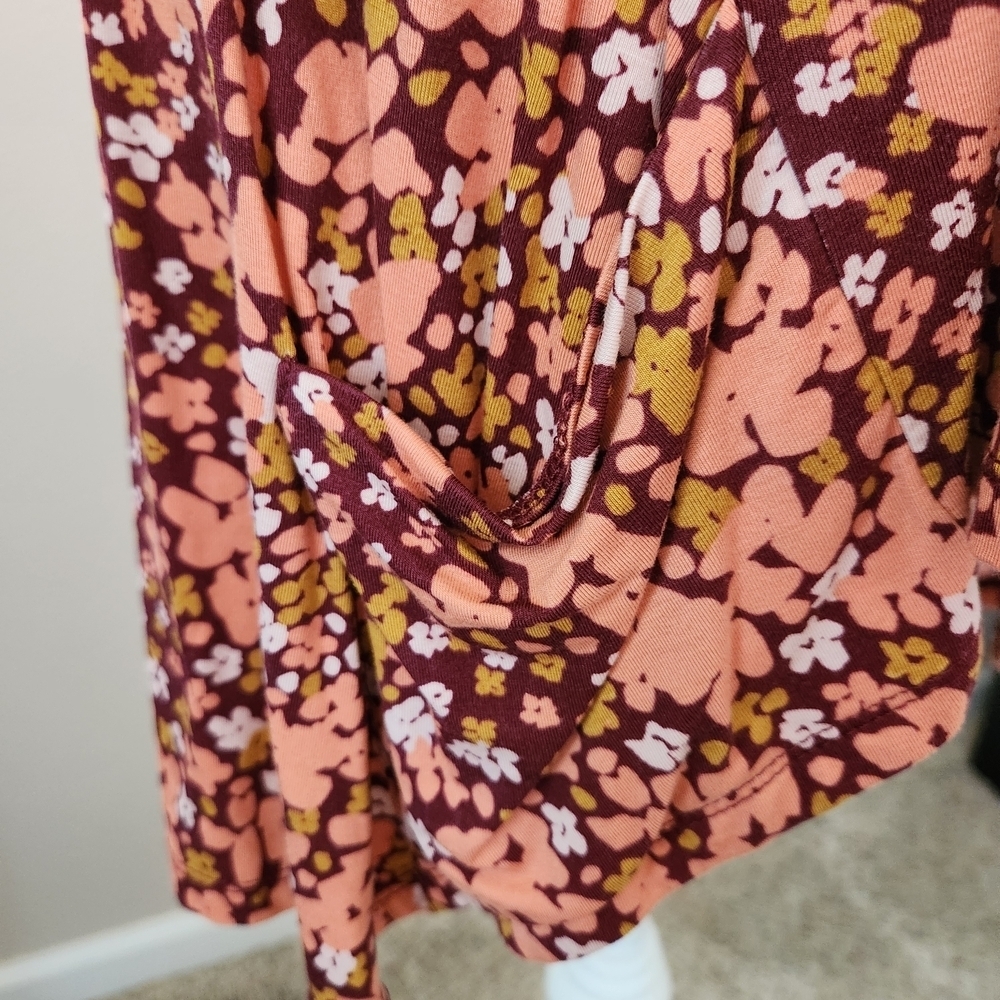 LOGO by Lori Goldstein Floral Tunic Top Size M Shark Bite Hem 3/4 Sleeve Pockets - Picture 4 of 7